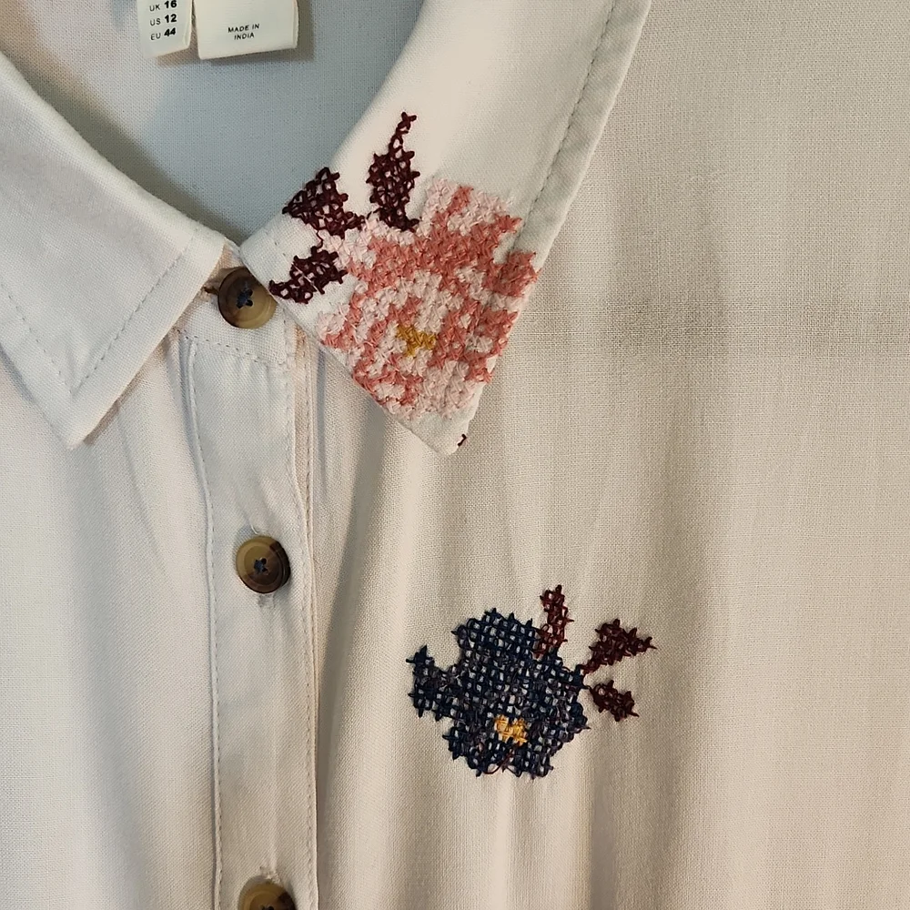 Anthropologie brand floral embroidered buttondown size 12 - Picture 4 of 7